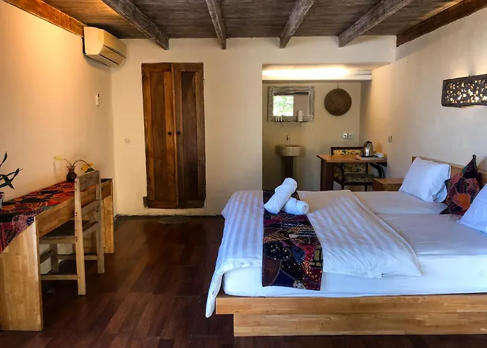 The Tree House 3*
